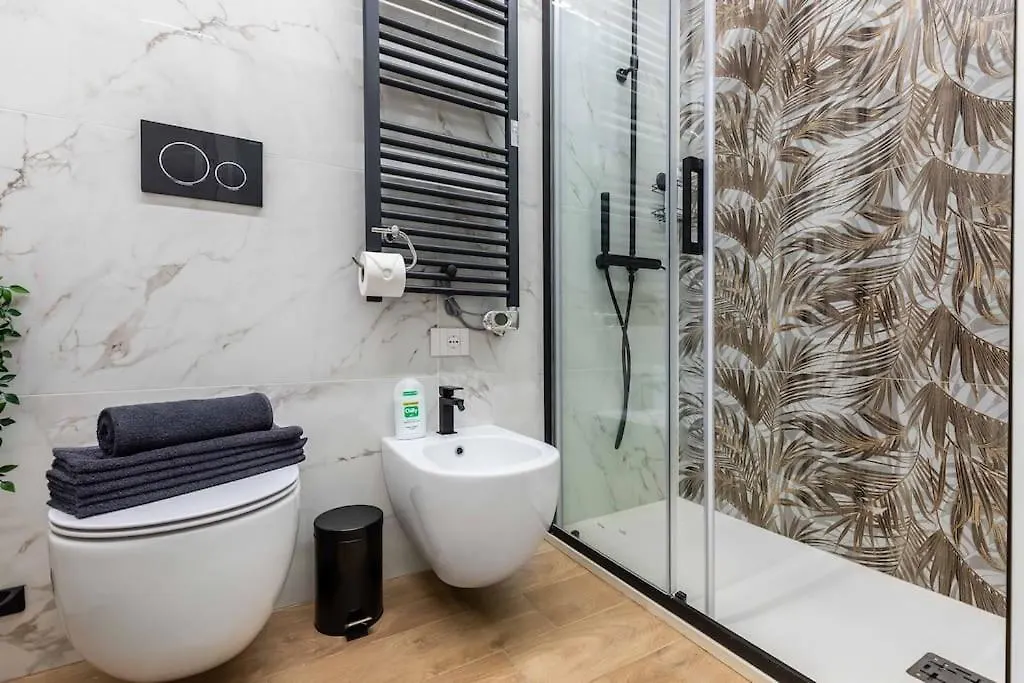 Exotic House In Central Of Milan Apartment